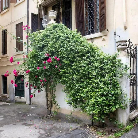 Principe Amedeo Apartment *